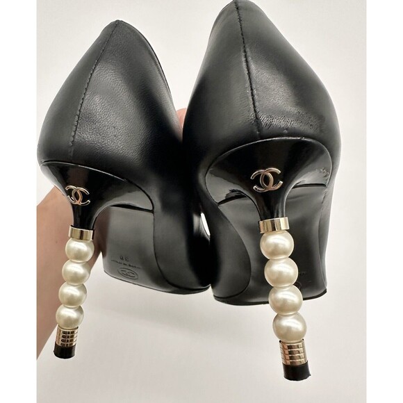 Chanel Patent Cap-Toe Pearl Heel Pumps in Black Leather EU38 US 7-7.5 - Picture 8 of 11